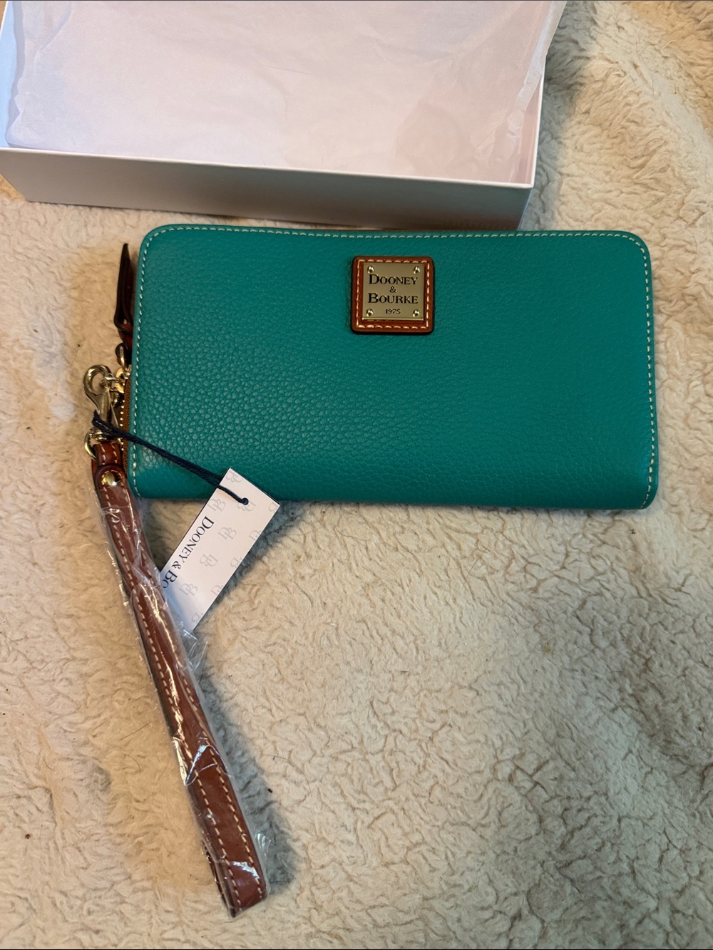 NWT Dooney & Bourke Leather Zip Wallet - Picture 2 of 3